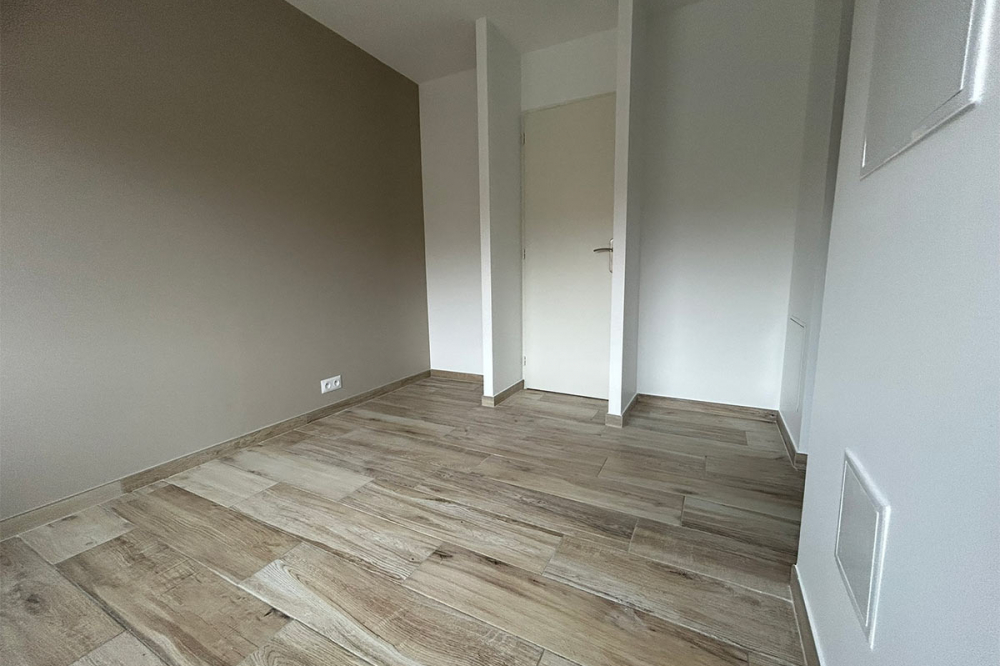 renovation-chambre-carrelage-imitation-parquet