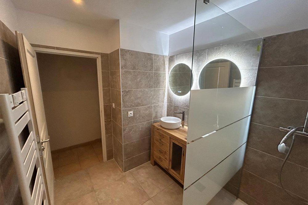 salledebain-moderne-pezillalariviere