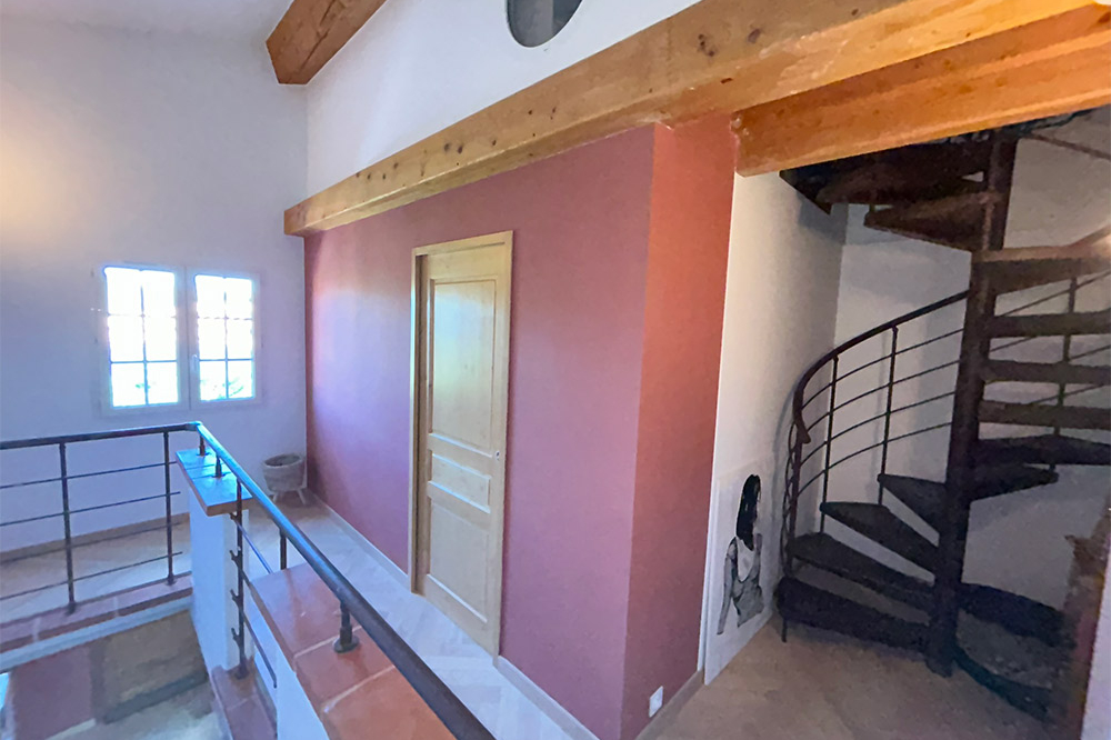 palier-peinture-tapisserie-porte-boismassif-parquetbois