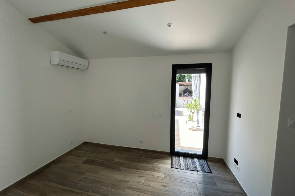 chambre-rdc-donnant-sur-jardin-clim-split